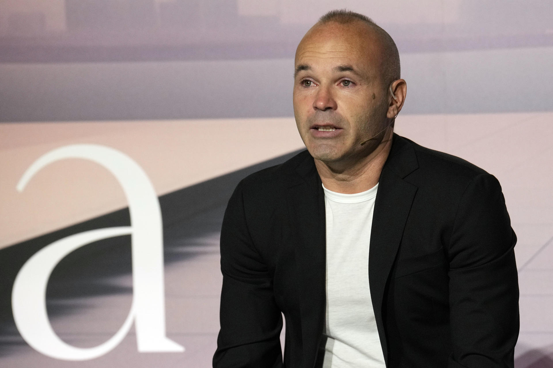 “Nunca pensé que llegaría este día”, confesó Iniesta muy emocionado ante su retirada del fútbol (VIDEO)