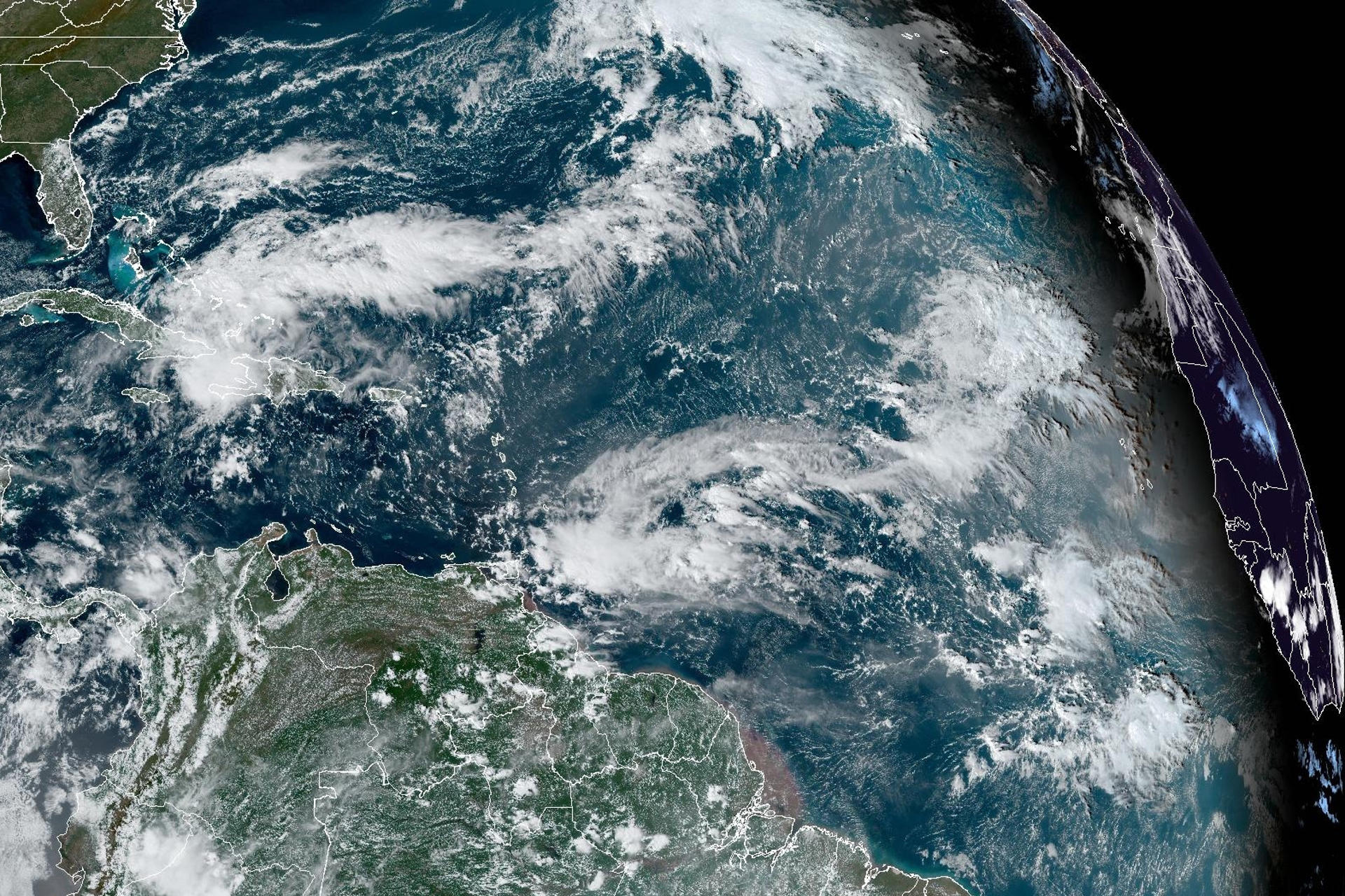 La tormenta Óscar arroja fuertes lluvias sobre las Bahamas