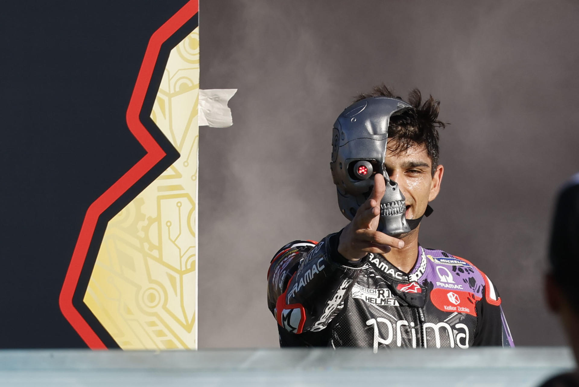 Jorge Martín celebró su segundo título mundial de MotoGP con una máscara de Terminator