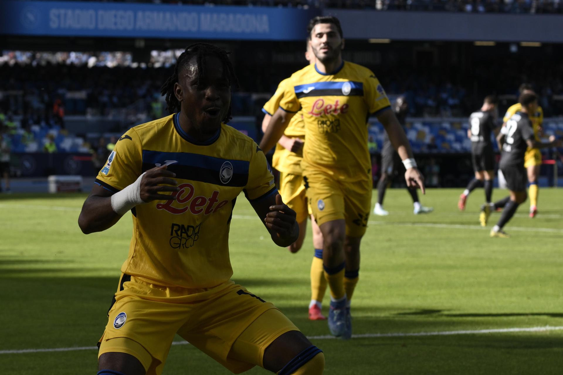 Lookman asaltó el estadio Maradona en goleada de Atalanta sobre Napoli