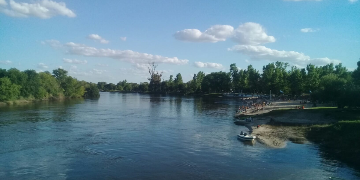 Padre se lanzó al río para rescatar a su hijo y murió ahogado en Argentina