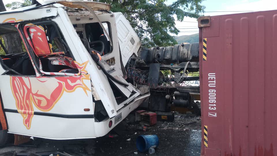 Al menos ocho lesionados dejó severo accidente en autopista de Puerto Cabello