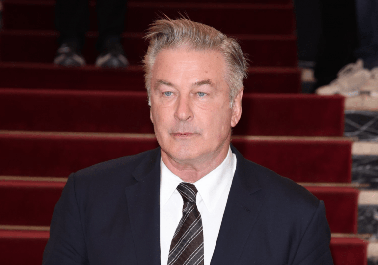 Alec Baldwin lamenta que “Rust” se vea eclipsada para siempre por el caso en su contra