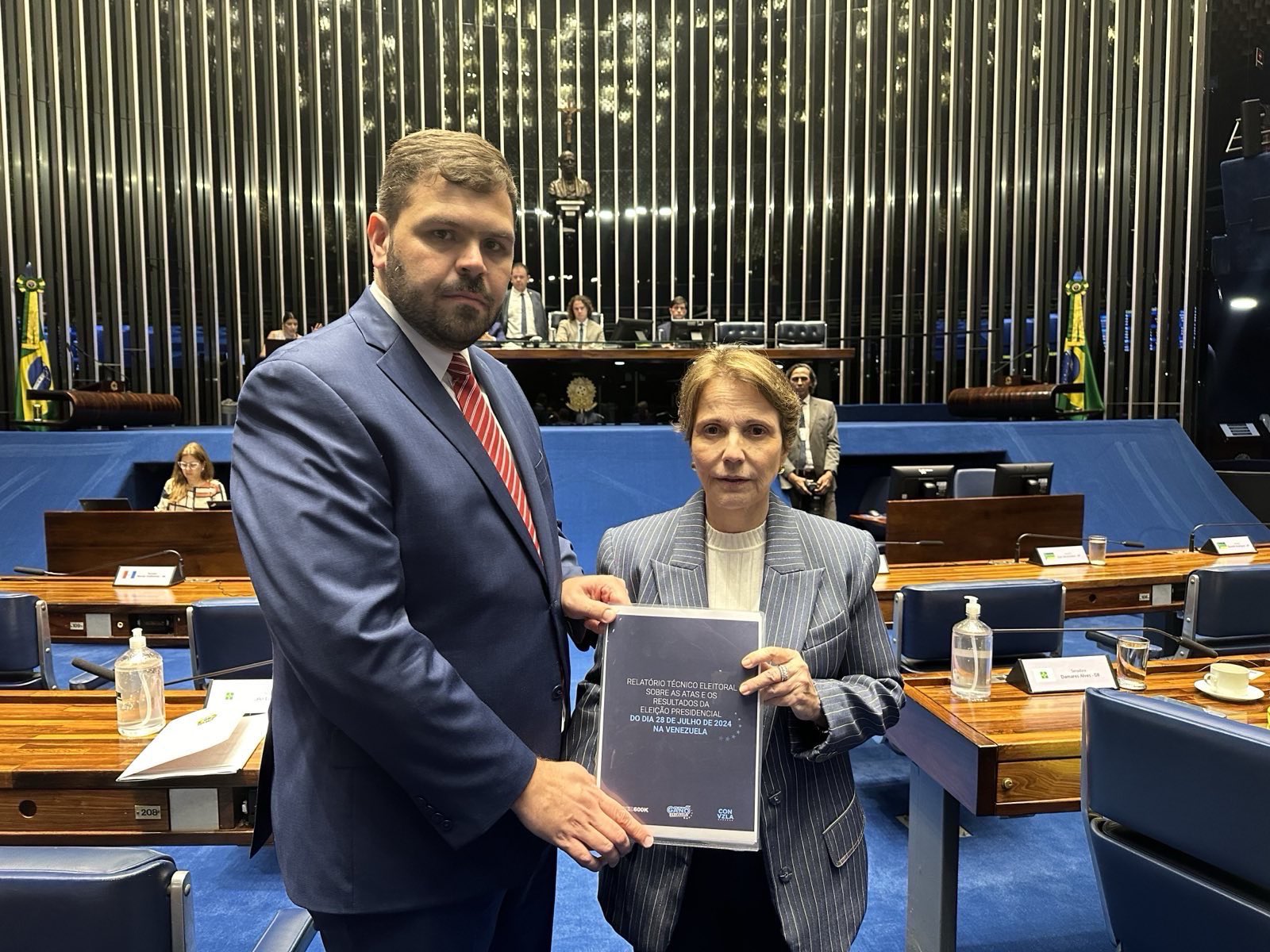 IMÁGENES: Actas del triunfo de Edmundo González fueron presentadas en el Congreso de Brasil