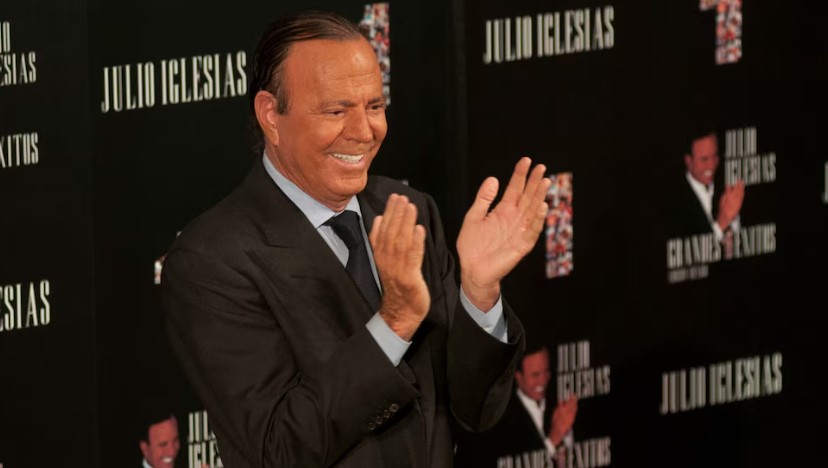 Sexo, fútbol y música: La increíble vida de Julio Iglesias