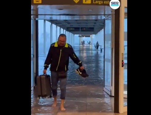 EN VIDEO: Aeropuerto del Prat en Barcelona inundado por las lluvias que causan desvíos y retrasos en vuelos