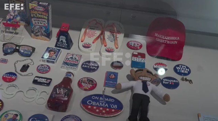 La gorra trumpista, el peluche de Obama y otros objetos que cuentan la historia de EEUU