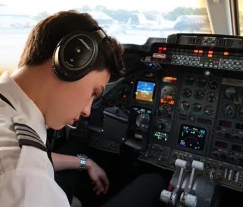 Ramsés Seara: El joven piloto venezolano líder en la aviación y símbolo de éxito comercial