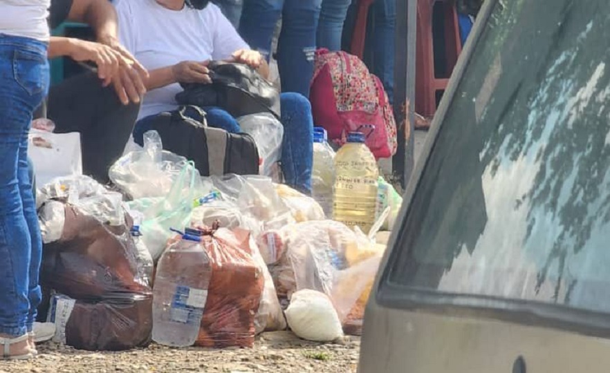 Familiares de presos postelectorales en Tocorón exigen su libertad: “Esos muchachos se están muriendo de hambre”