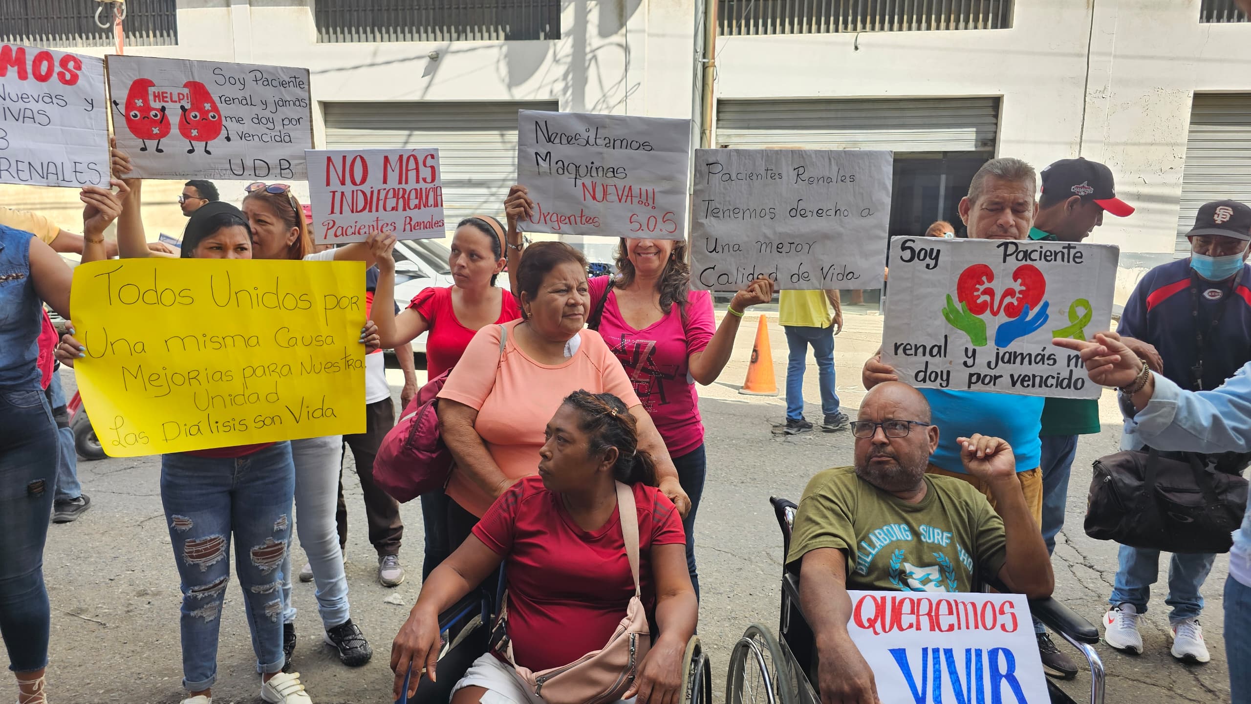 En Barquisimeto la vida de pacientes renales “pende de un hilo” por la desidia del chavismo