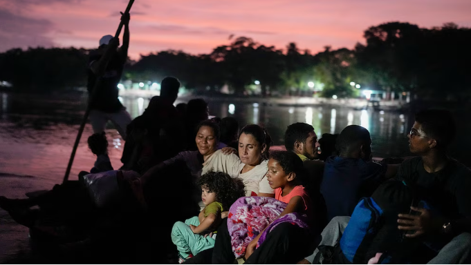 En qué consiste y a qué inmigrantes afectaría la eliminación del “parole humanitario” en EEUU