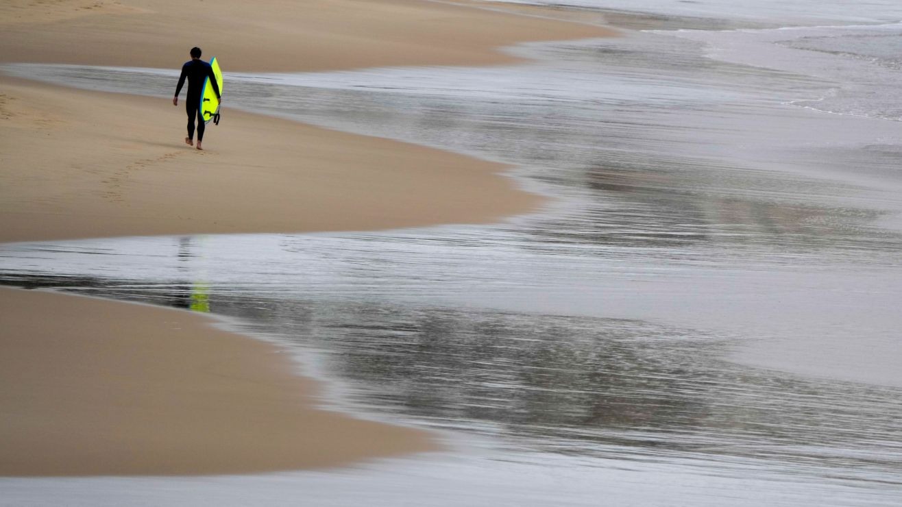 ¿De qué se trata? Las misteriosas bolas negras que aparecieron en playas de Sídney (VIDEO)