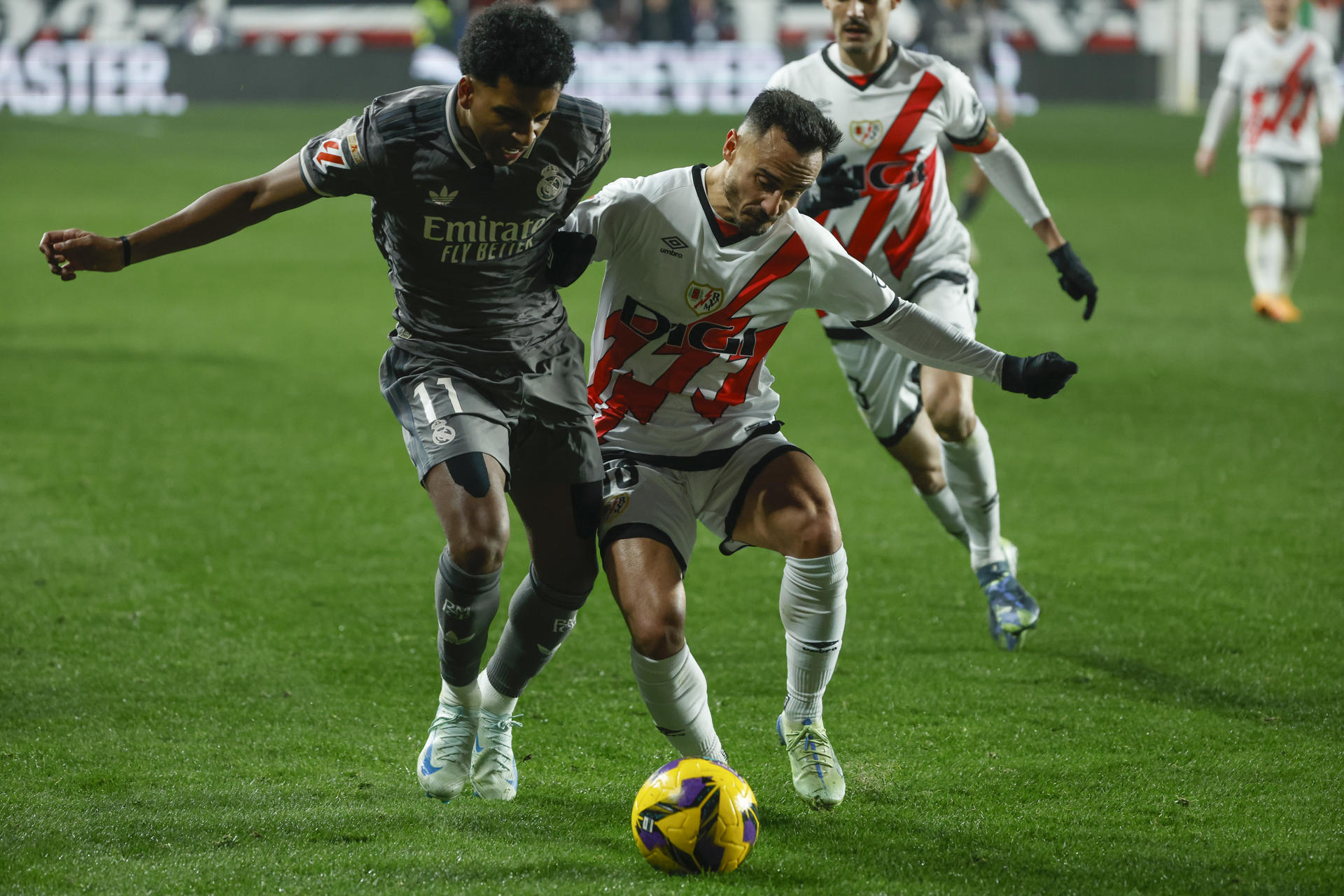 Rayo Vallecano aprovechó las carencias defensivas del Real Madrid para salvar un empate