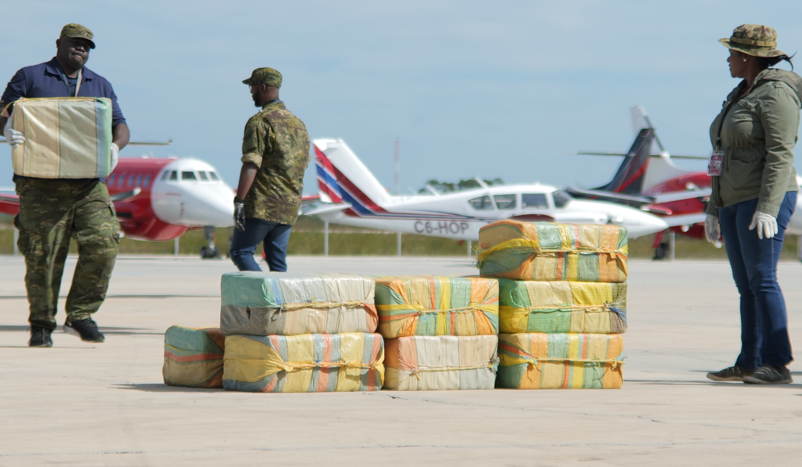 Avioneta siniestrada en aeropuerto de Bahamas ocultaba millonario lote de cocaína en su interior