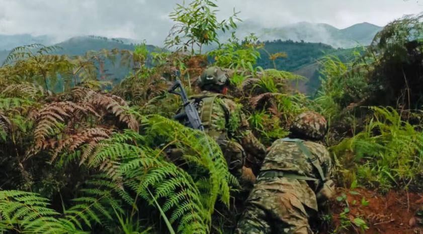 Más de 90 horas de combate entre el Ejército colombiano y las disidencias desplazaron a 800 familias