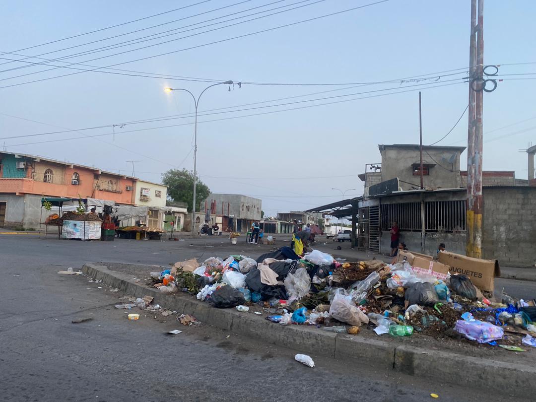 Usuarios reportan condiciones insalubres en el Mercado Municipal de Cumaná