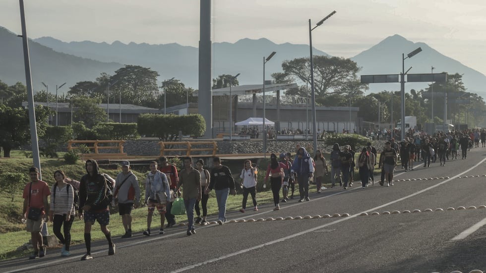 Las caravanas migrantes no cesan pese a las amenazas de Trump