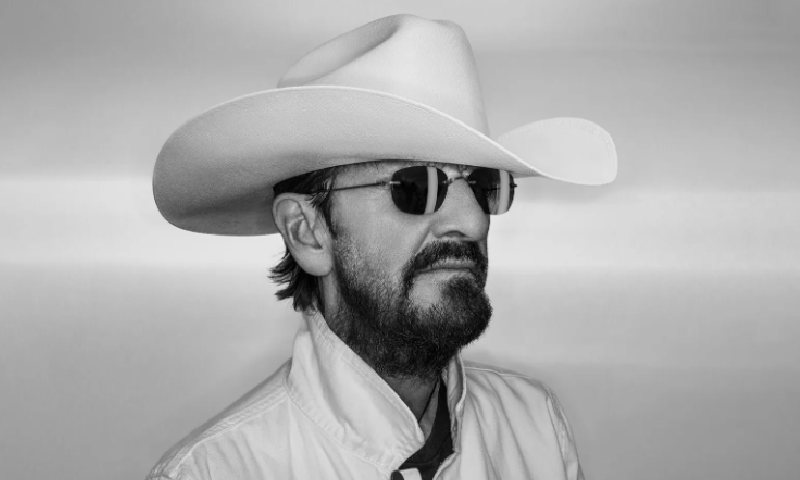 La pasión inagotable de Ringo Starr alumbró un nuevo disco de country a sus 84 años