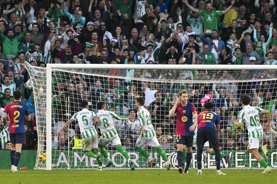 Barcelona pone en riesgo su liderato en LaLiga tras un amargo empate ante Betis