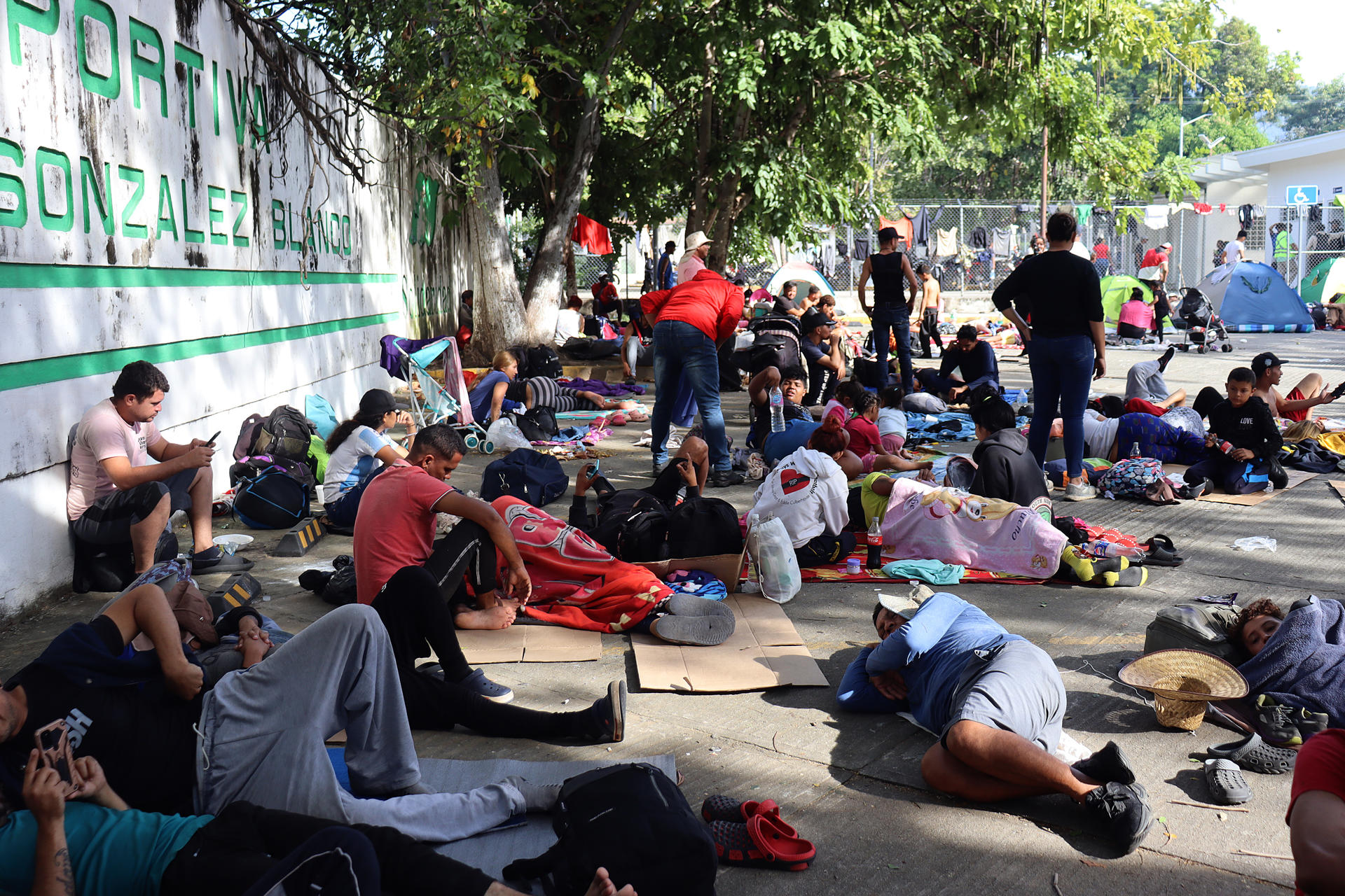 Caravana con migrantes venezolanos se estancó en el sur de México y algunos podrían quedarse con una condición