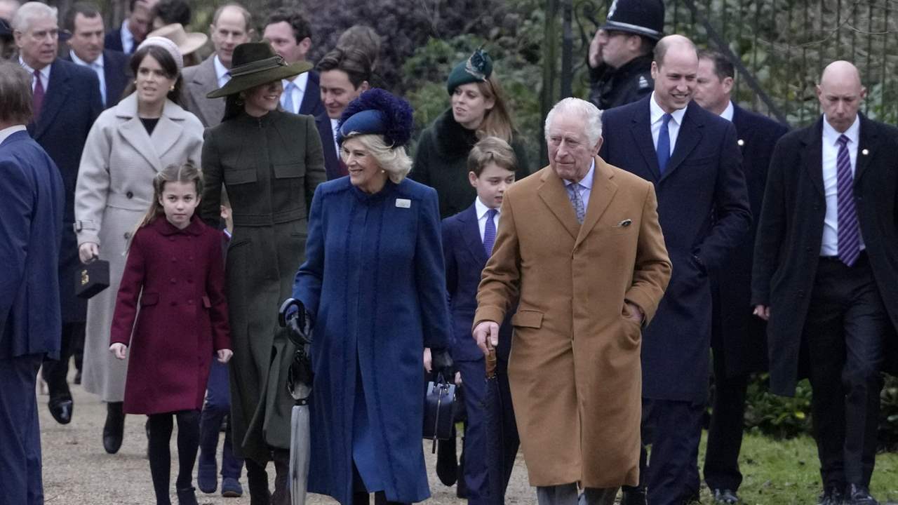 Los reyes Carlos III y Camila asistieron a tradicional misa por Navidad