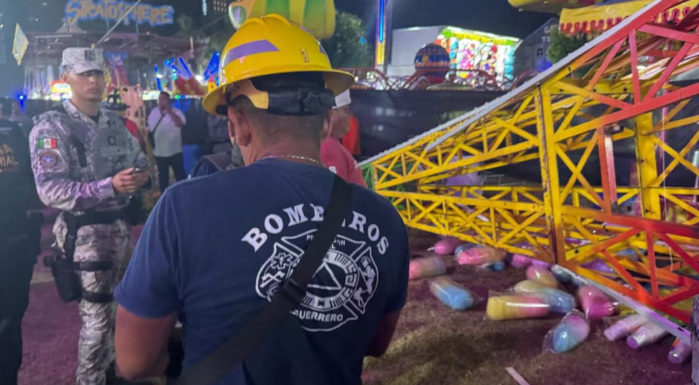 VIDEO del momento exacto del desplome de un juego mecánico en parque de atracciones en México