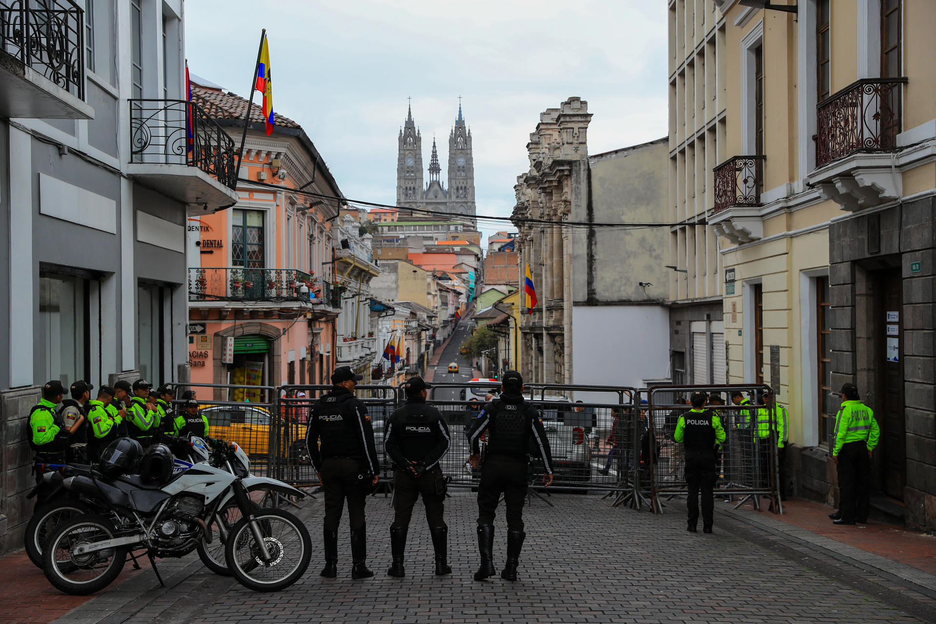 El palacio de Gobierno de Ecuador amaneció con un fuerte resguardo policial