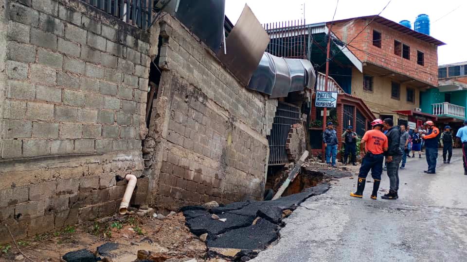 Avería en un tubo matriz de Hidrocapital causó estragos en El Hatillo (VIDEOS)