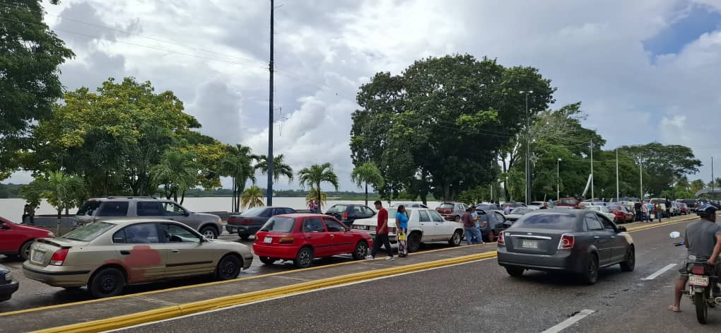 Enero inició con largas colas para surtir combustible en Tucupita