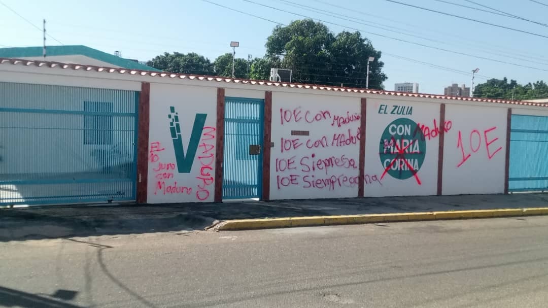 Pintan grafitis este #8Ene en la sede del partido Vente Venezuela en Maracaibo